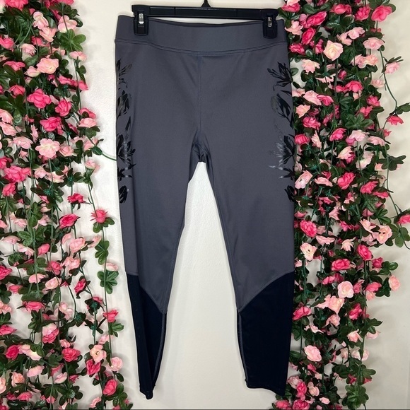Fabletics Gray Black Floral Capri Mesh Leggings Fitness Running Gym Medium - Picture 1 of 5